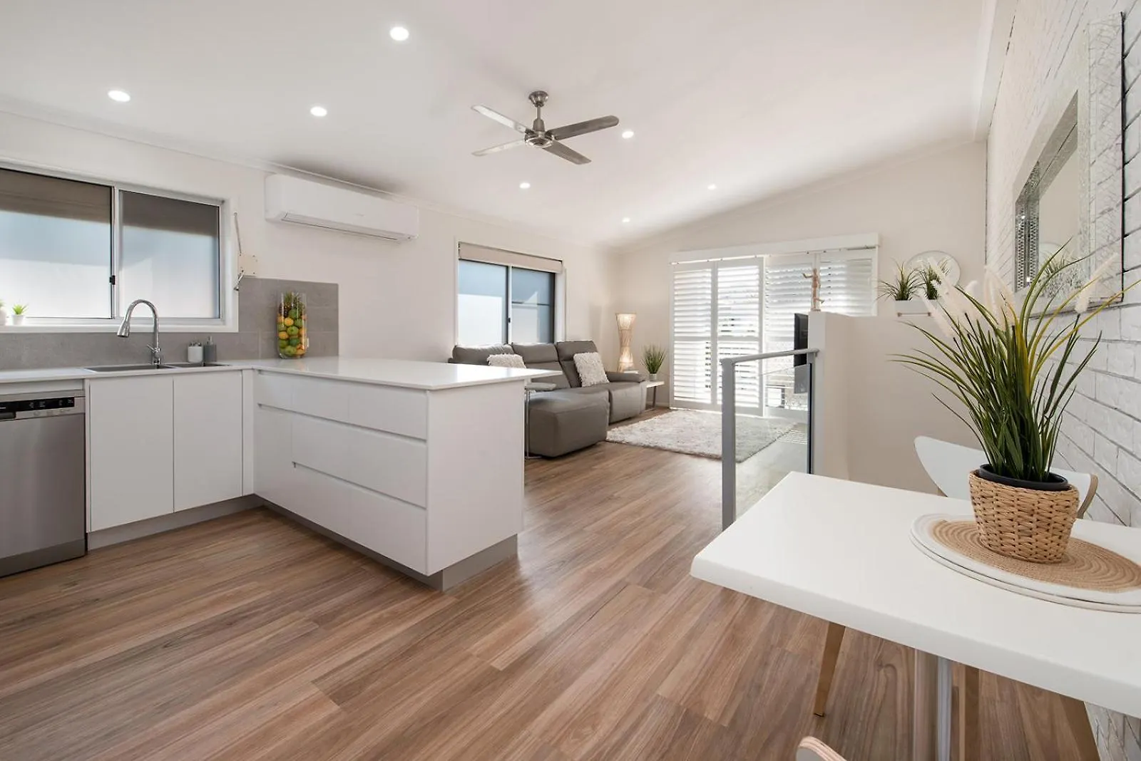 Modern & Convenient Apartment Maroochydore