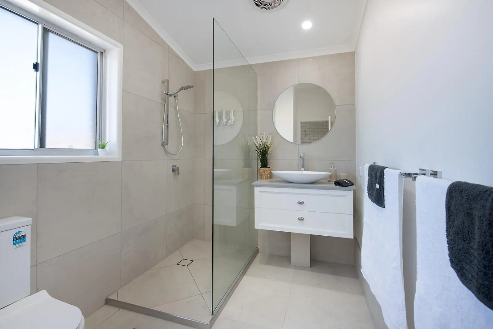Modern & Convenient Apartment Maroochydore